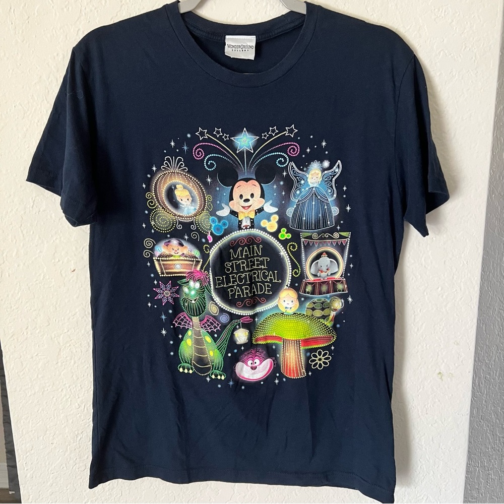 Wonderground Disney Main Street Electrical Parade Graphic Tee EUC Size S